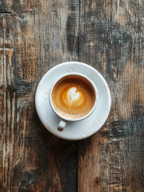 فنجان قهوة إسبريسو مع فن اللاتيه على طاولة خشبية rustic